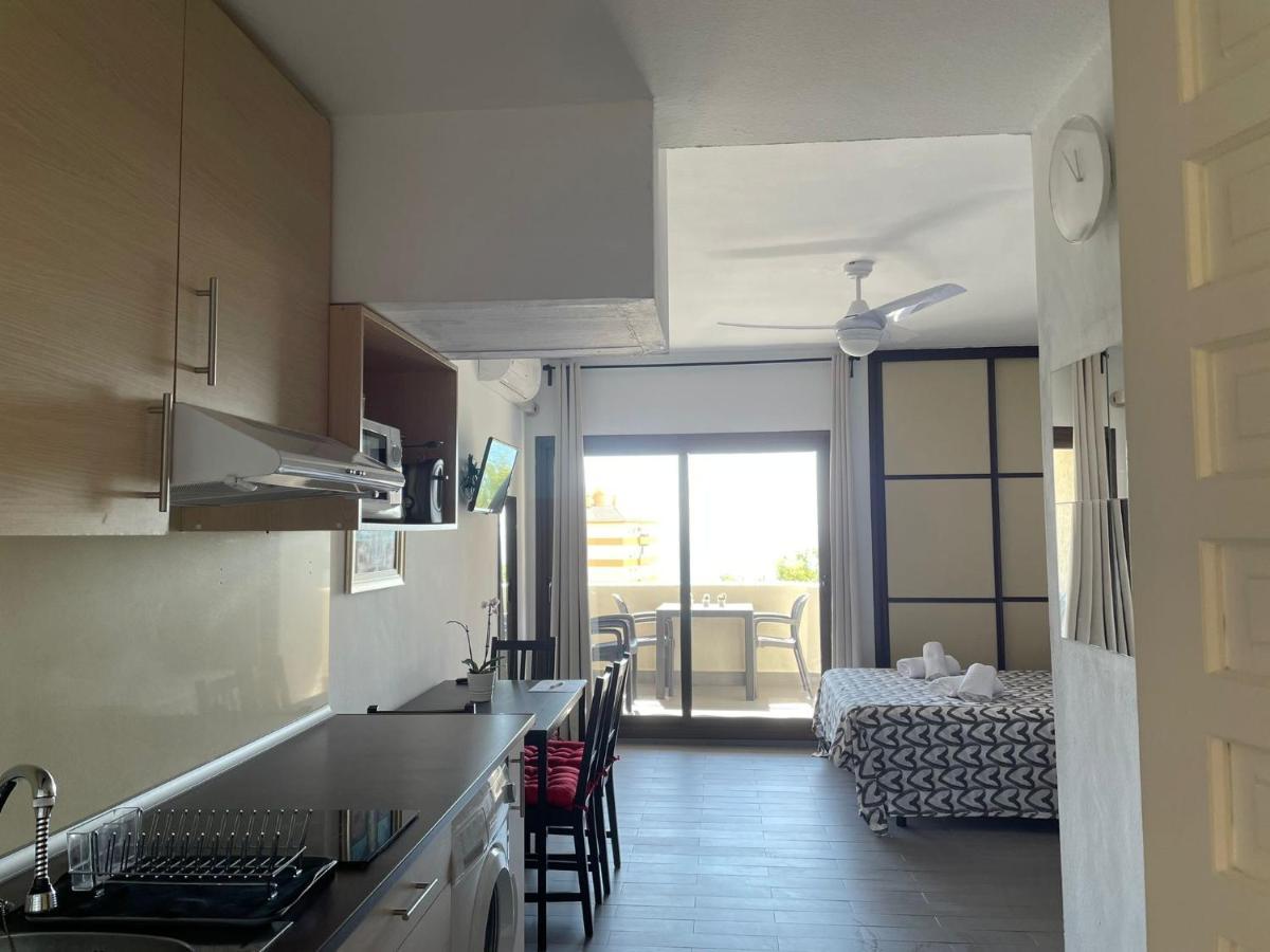 Benalbeach, estudio en primera línea de playa Benalmádena Exterior foto