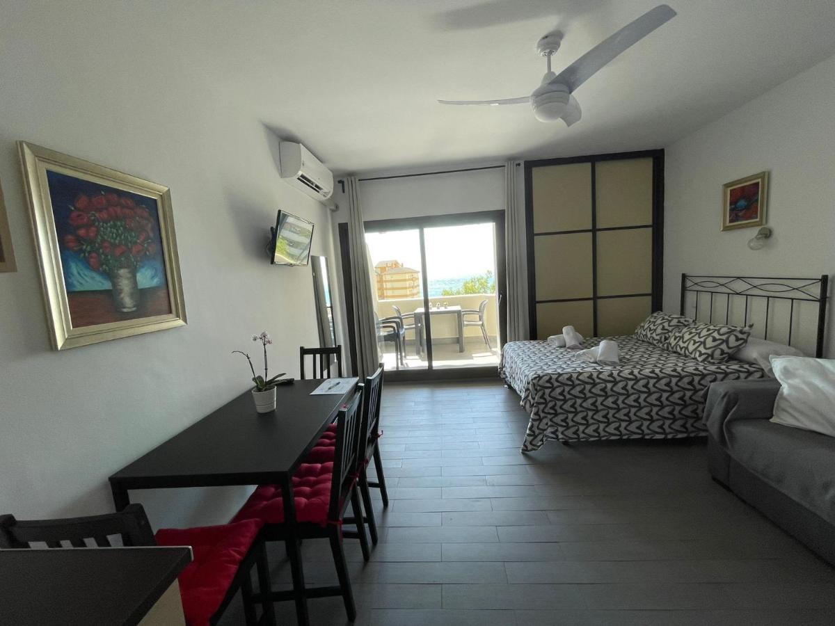 Benalbeach, estudio en primera línea de playa Benalmádena Exterior foto